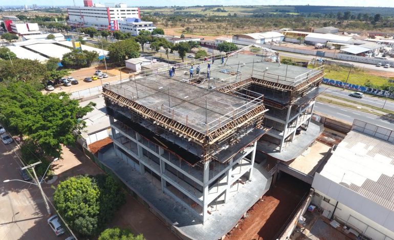ROHR bracing of columns, aluminum beams, and metal beams in a commercial development in Brasília. ROHR bracing of columns, aluminum beams, and metal beams in a commercial development in Brasília.