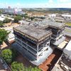 Travamento de pilares, vigas de alumínio e vigas metálicas ROHR em empreendimento comercial de Brasília