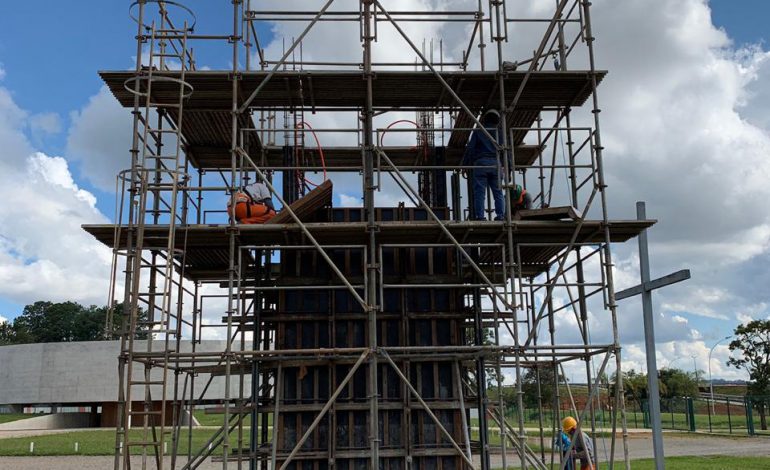 Travamento de pilar e cimbramento em obra de Brasília com tecnologia ROHR