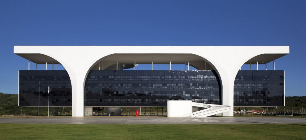 Cidade Administrativa, projeto de Oscar Niemeyer em Belo Horizonte, contou com soluções ROHR