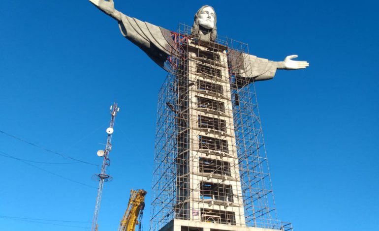 ROHR presente na construção do Cristo Protetor em Encantado, no Rio Grande do Sul, com destaque para o andaime Kibloc