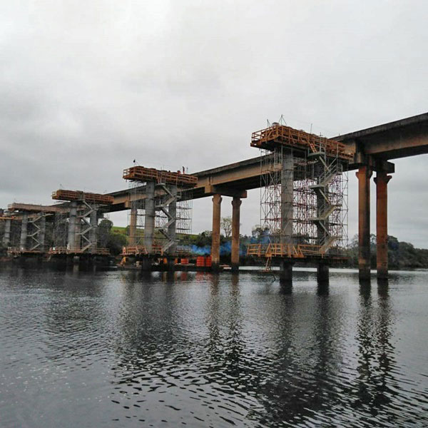 Sistema KIBLOC em construção de ponte sobre rio ROHR