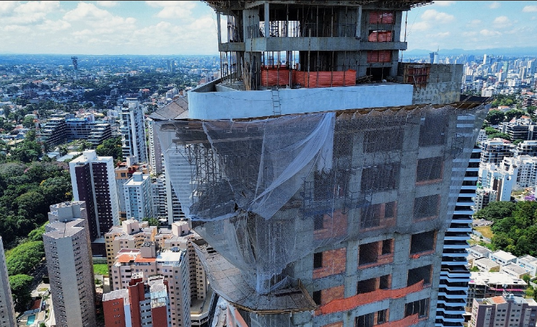 O maior prédio de Curitiba exige soluções à altura